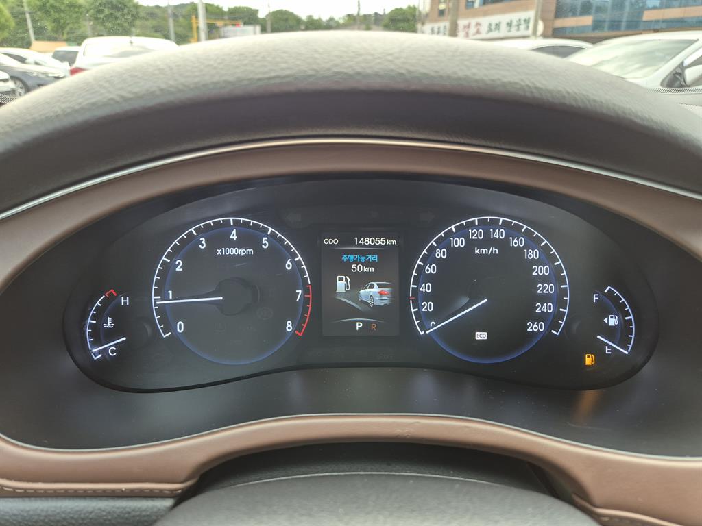 HYUNDAI Genesis - Vista 10