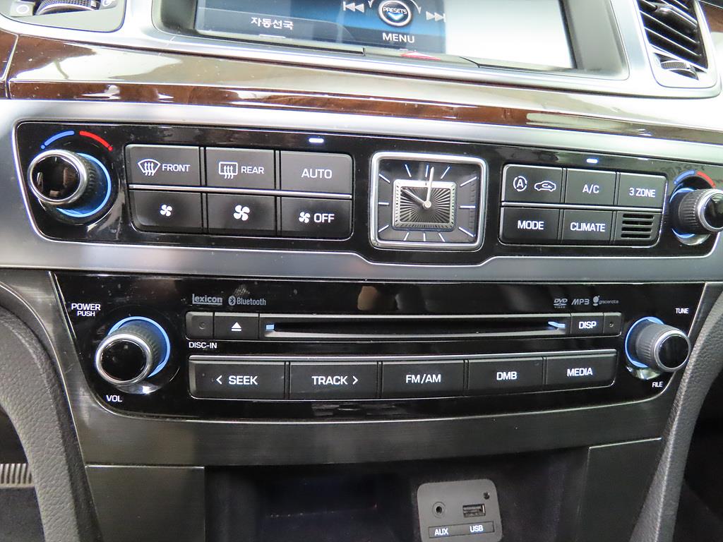 HYUNDAI Equus - Vista 9