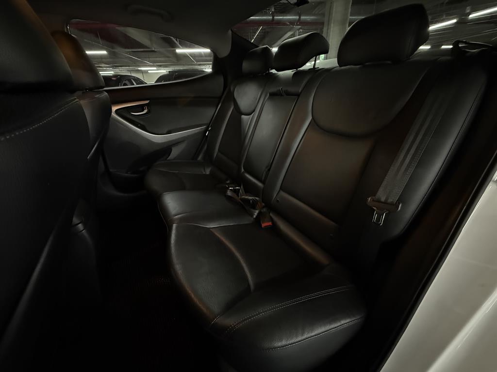 HYUNDAI Avante - Vista 7