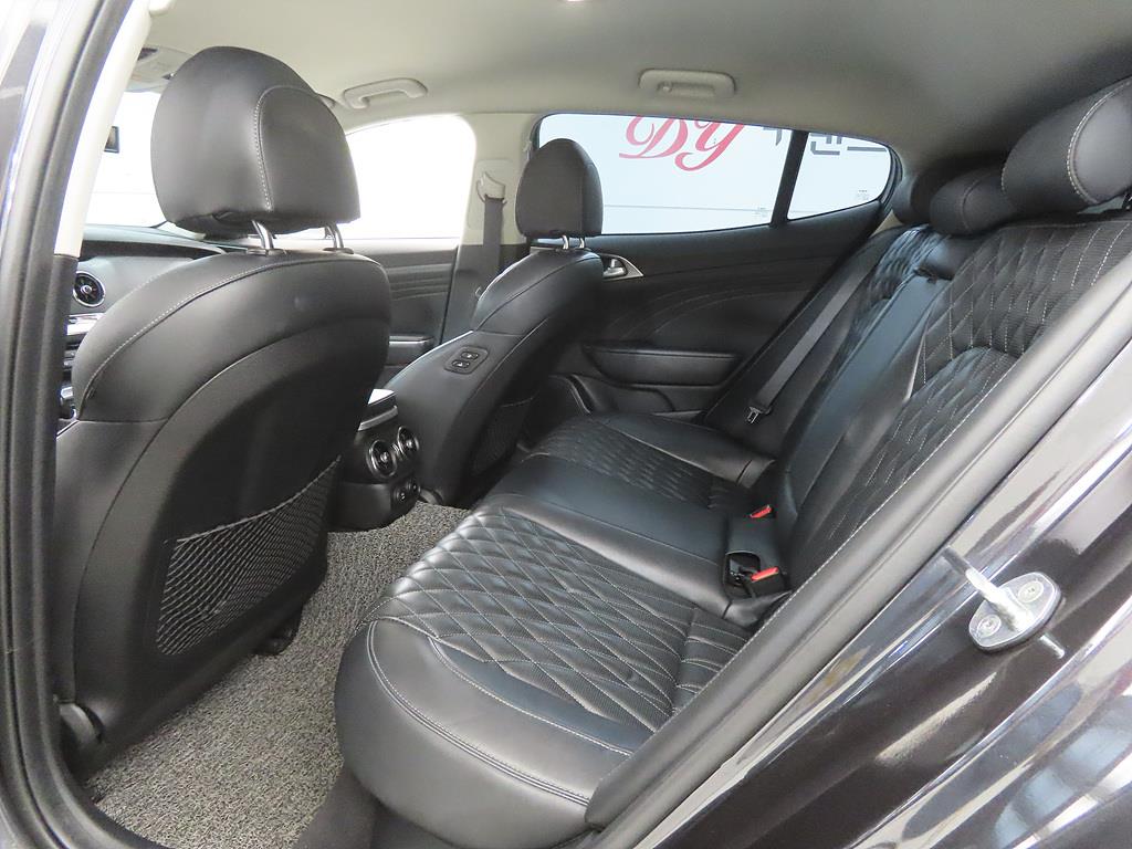 KIA Stinger - Vista 8