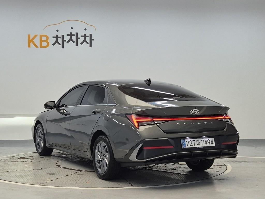 HYUNDAI Avante - Vista 2