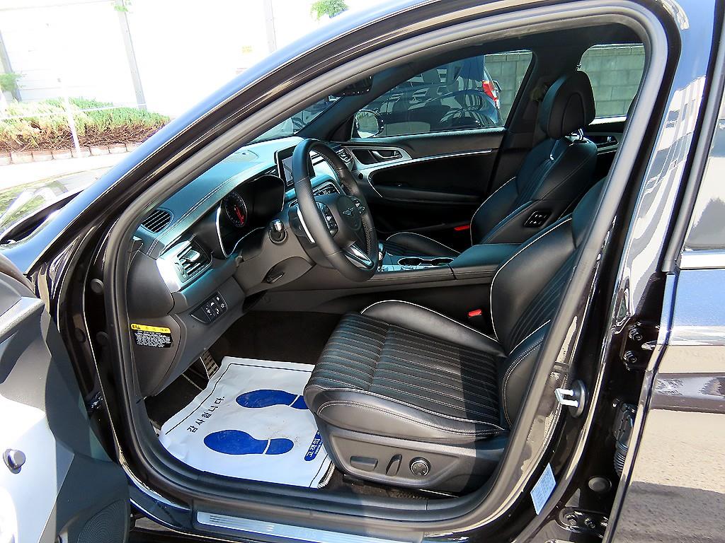 Genesis G70 - Vista 5