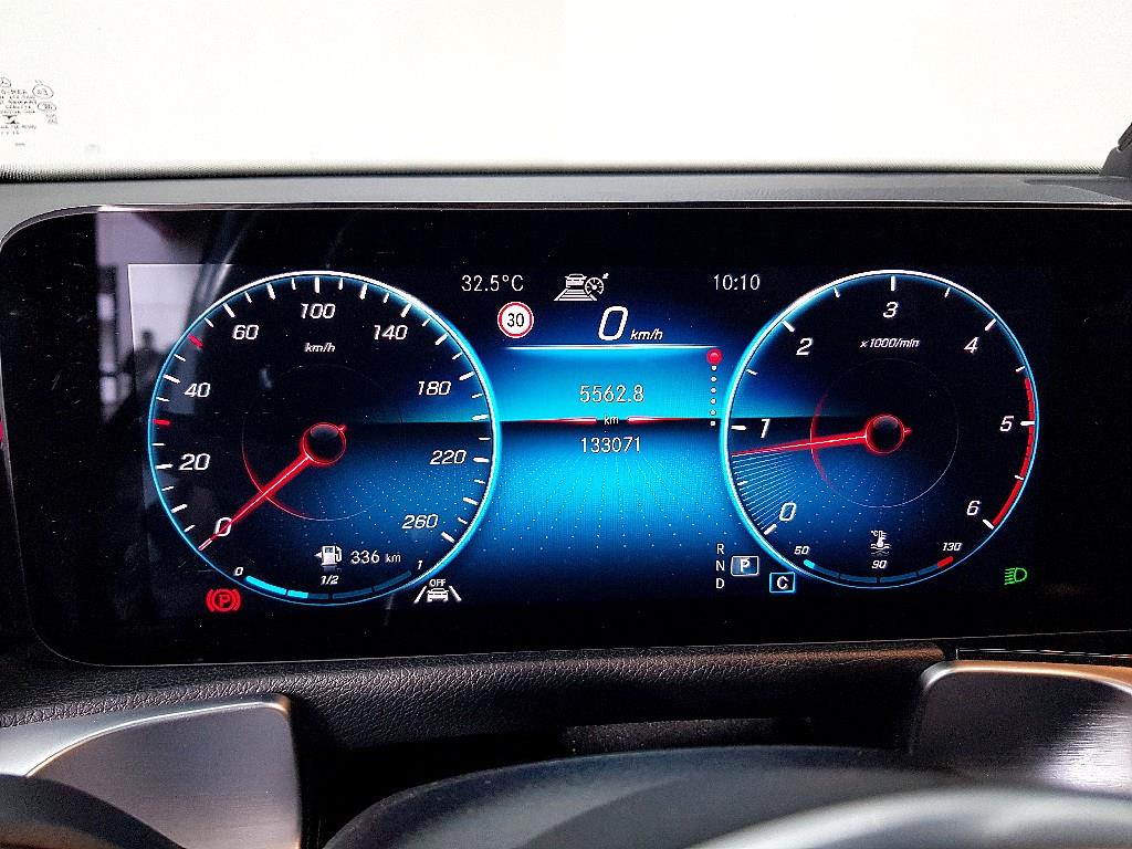 Mercedes Benz GLB Class - Vista 7