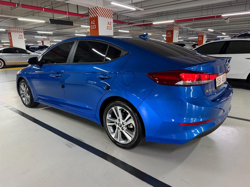 HYUNDAI Avante - Vista 4