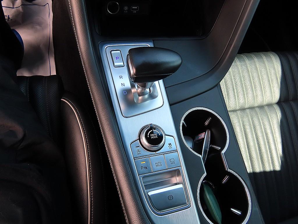 Genesis G70 - Vista 10