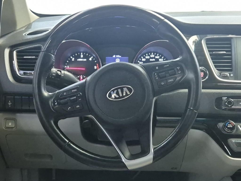 KIA Carnival - Vista 9