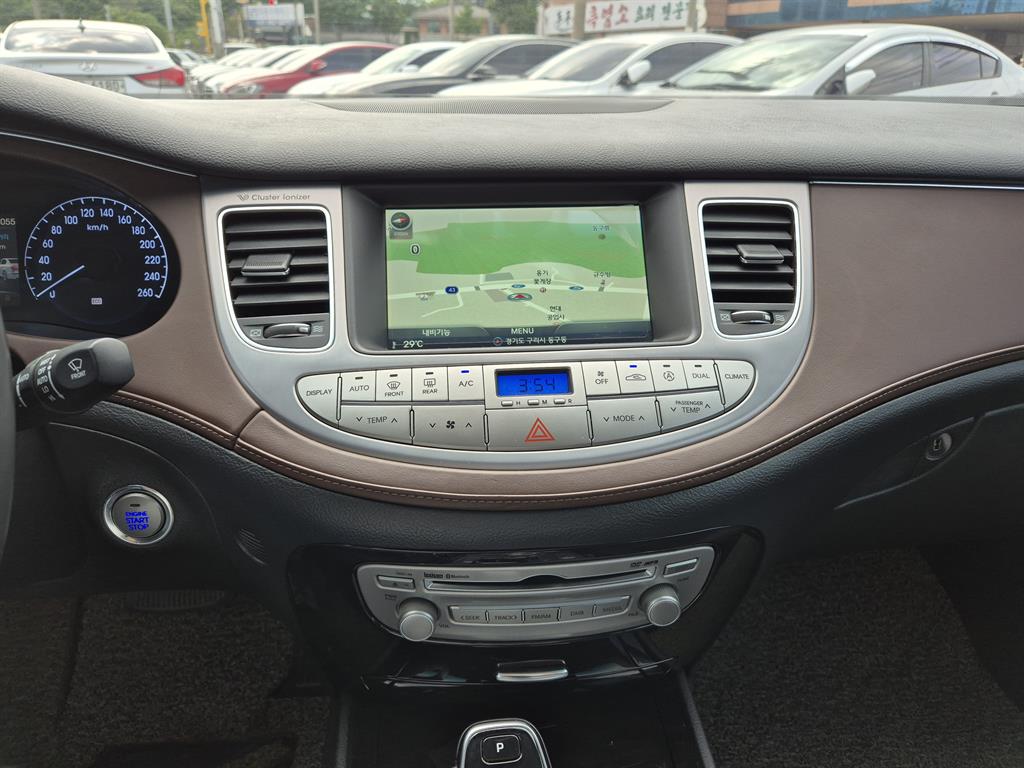 HYUNDAI Genesis - Vista 8