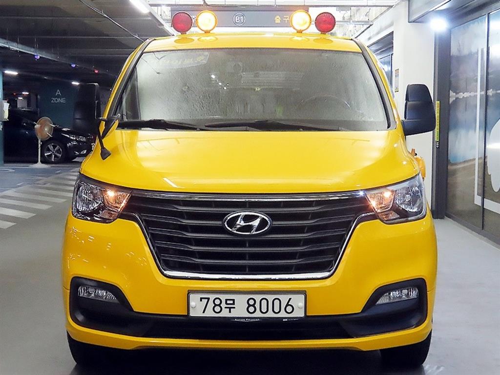 HYUNDAI Starex - Vista 2