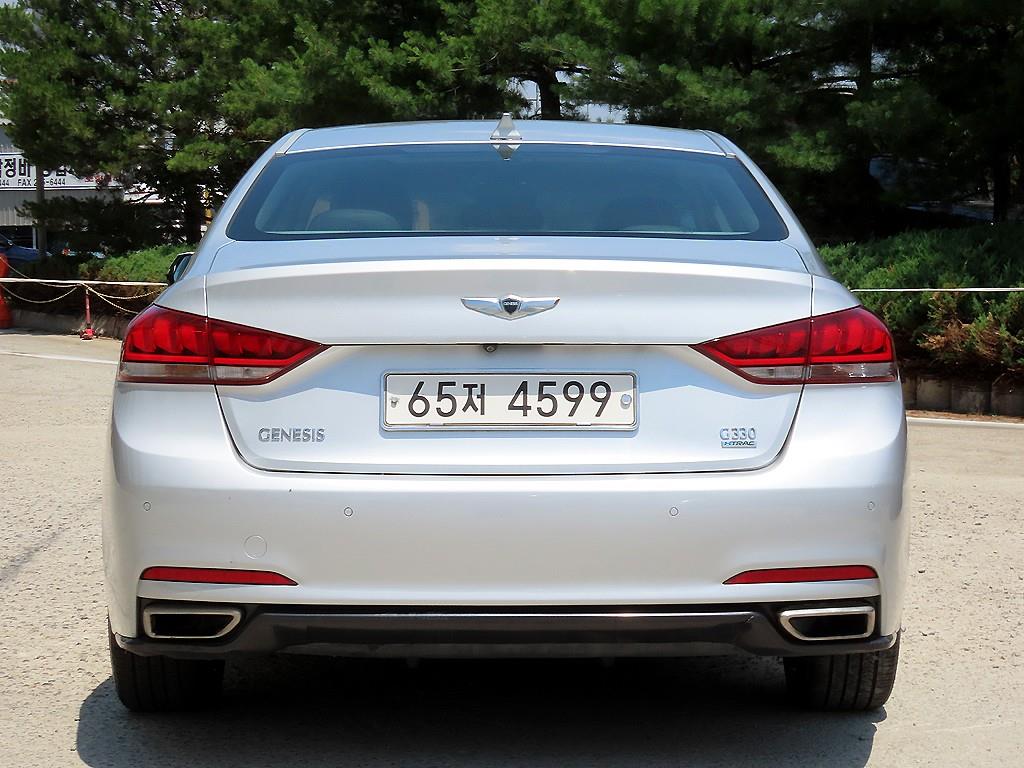 HYUNDAI Genesis - Vista 4