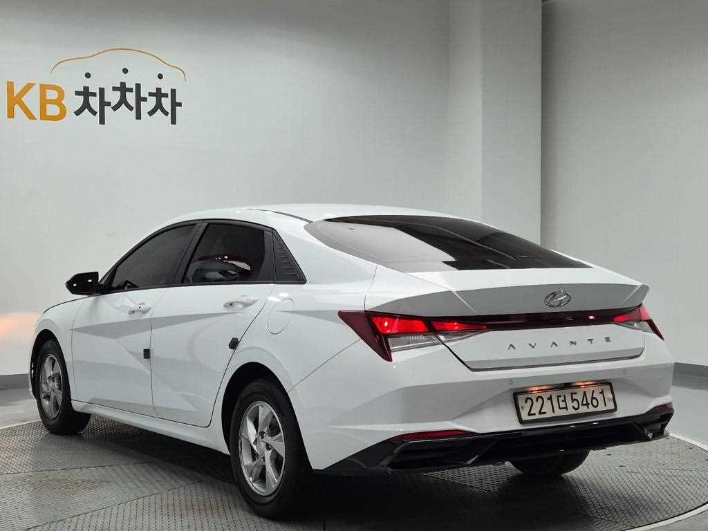 HYUNDAI Avante - Vista 2