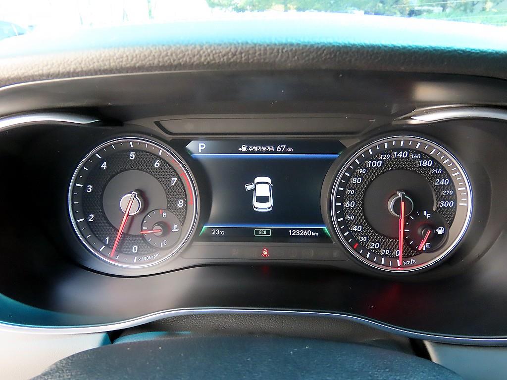 Genesis G70 - Vista 9