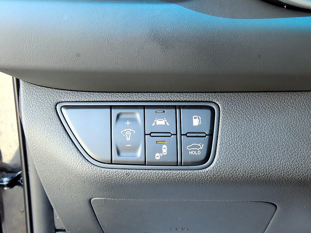 Genesis G70 - Vista 12