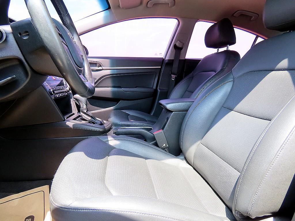 HYUNDAI Avante - Vista 5