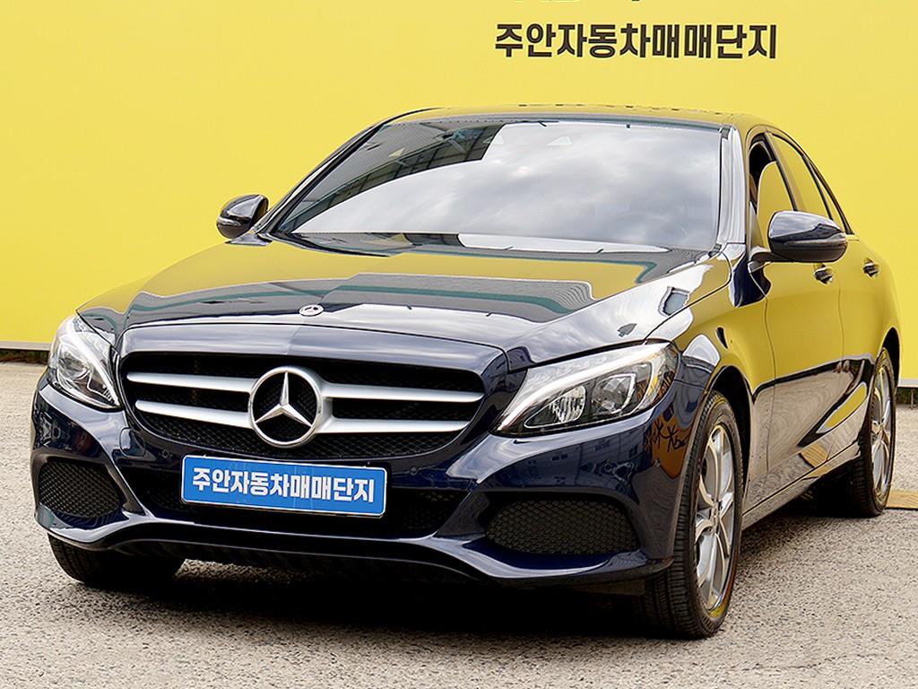 Mercedes Benz C Class - Vista 3
