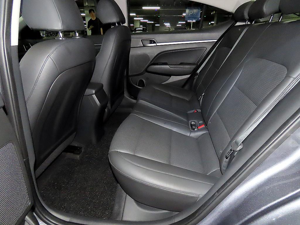 HYUNDAI Avante - Vista 7