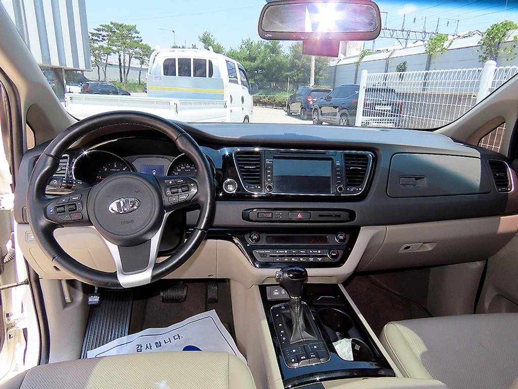 KIA Carnival - Vista 7