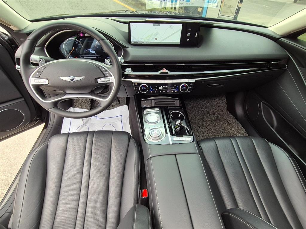 Genesis G80 - Vista 10