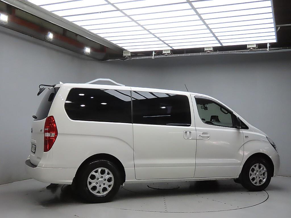 HYUNDAI Starex - Vista 7