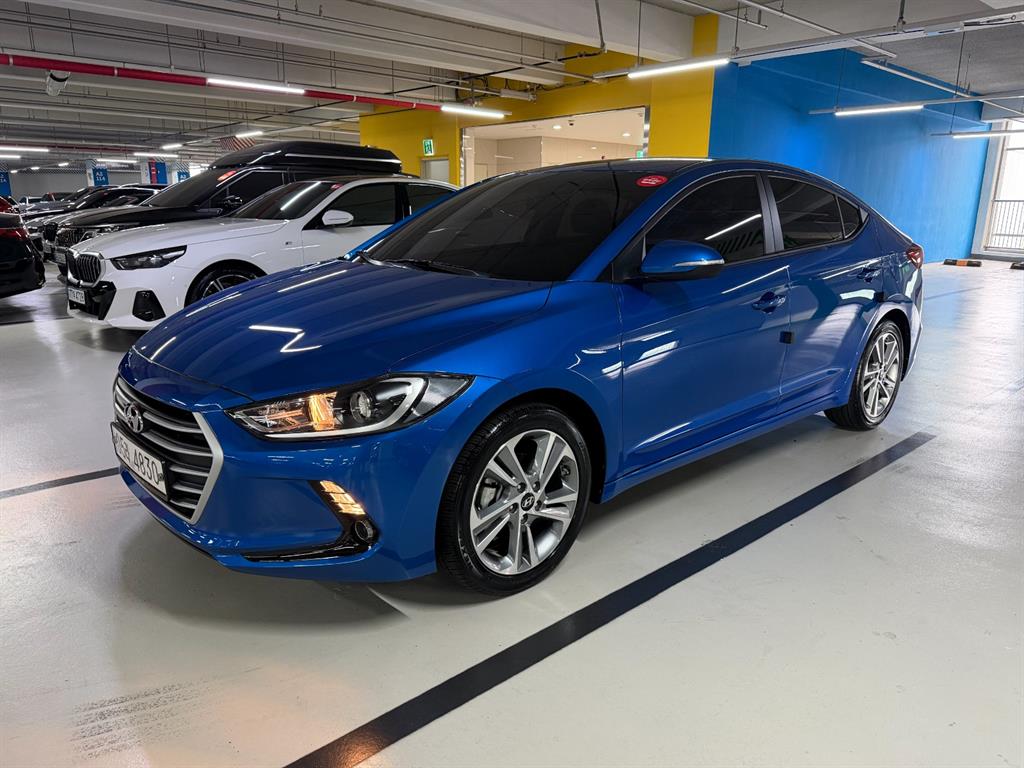 HYUNDAI Avante - Vista 2