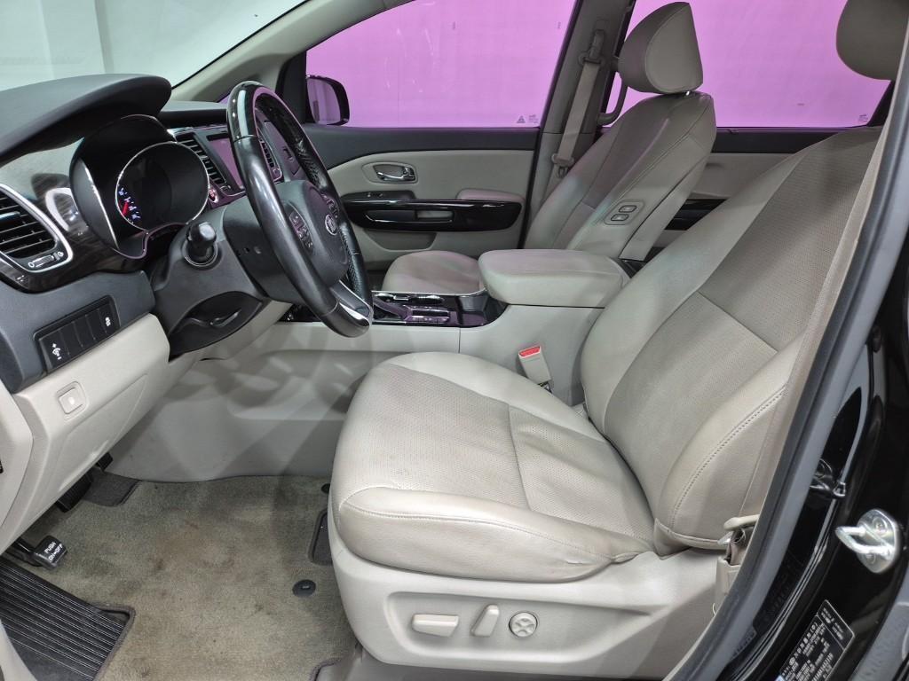 KIA Carnival - Vista 11