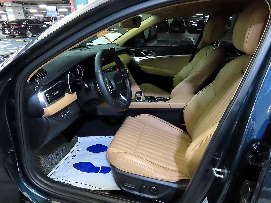 Genesis G70 - Vista 6