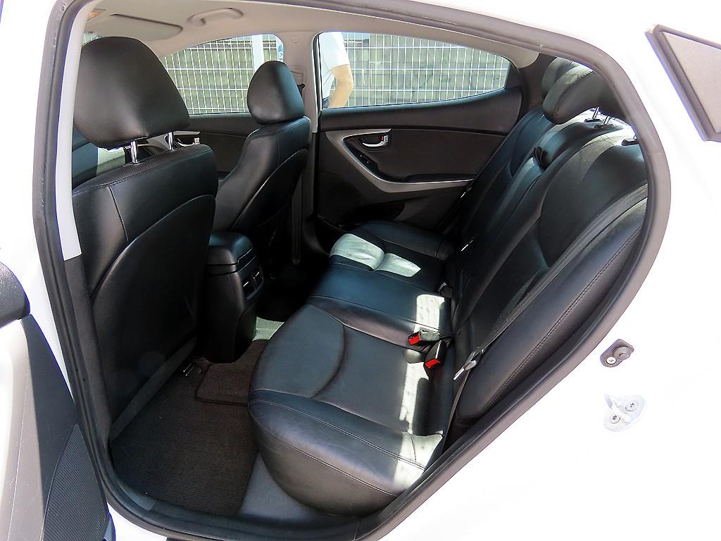 HYUNDAI Avante - Vista 6