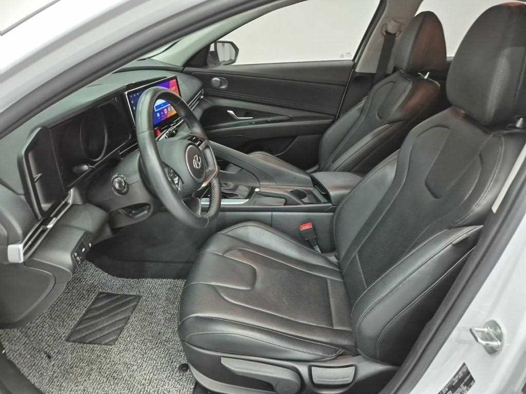HYUNDAI Avante - Vista 11