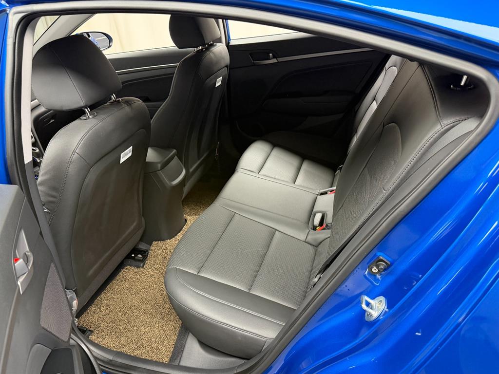HYUNDAI Avante - Vista 11