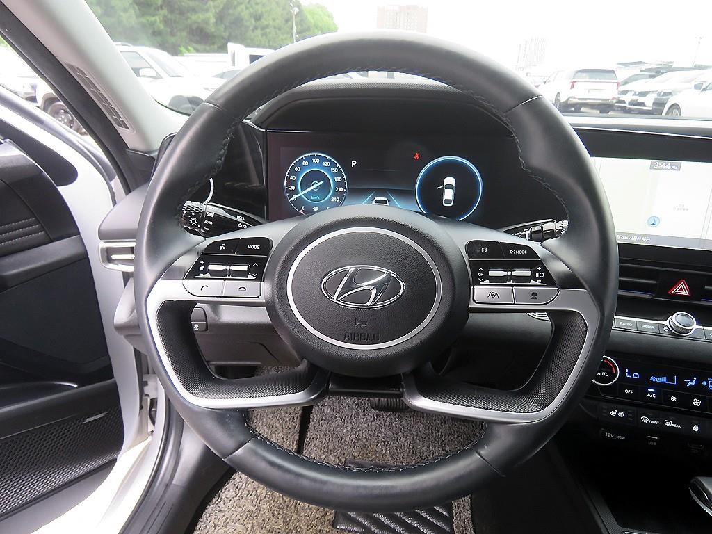 HYUNDAI Avante - Vista 11
