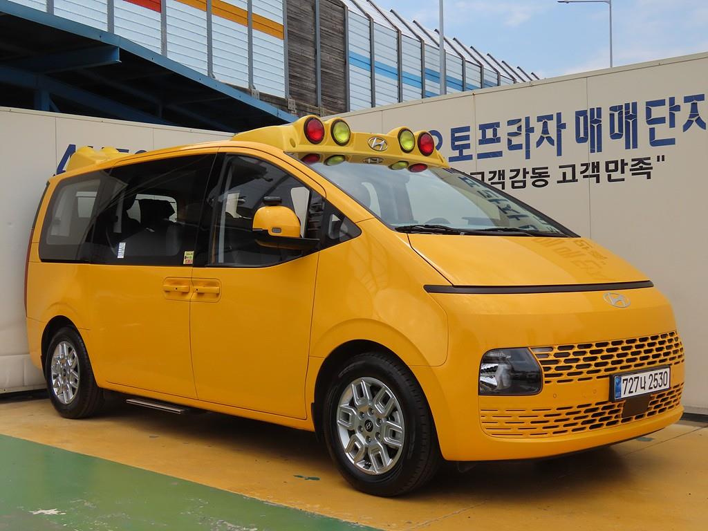HYUNDAI Staria 2025 Amarillo - Importación desde Corea - HF Imports Iquique - Foto 1