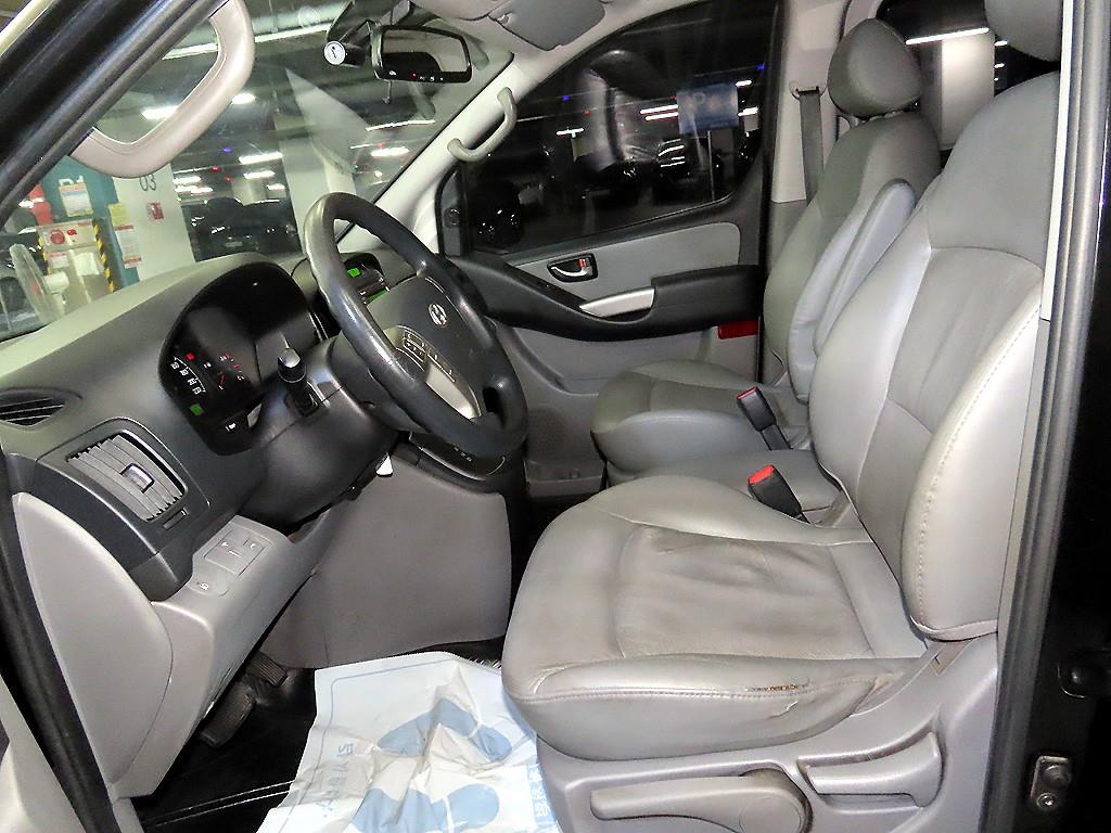 HYUNDAI Starex - Vista 6
