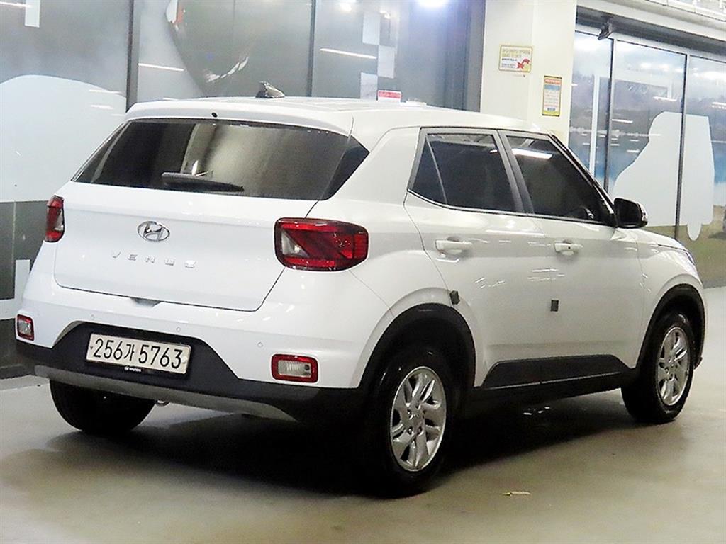 HYUNDAI Venue - Vista 4