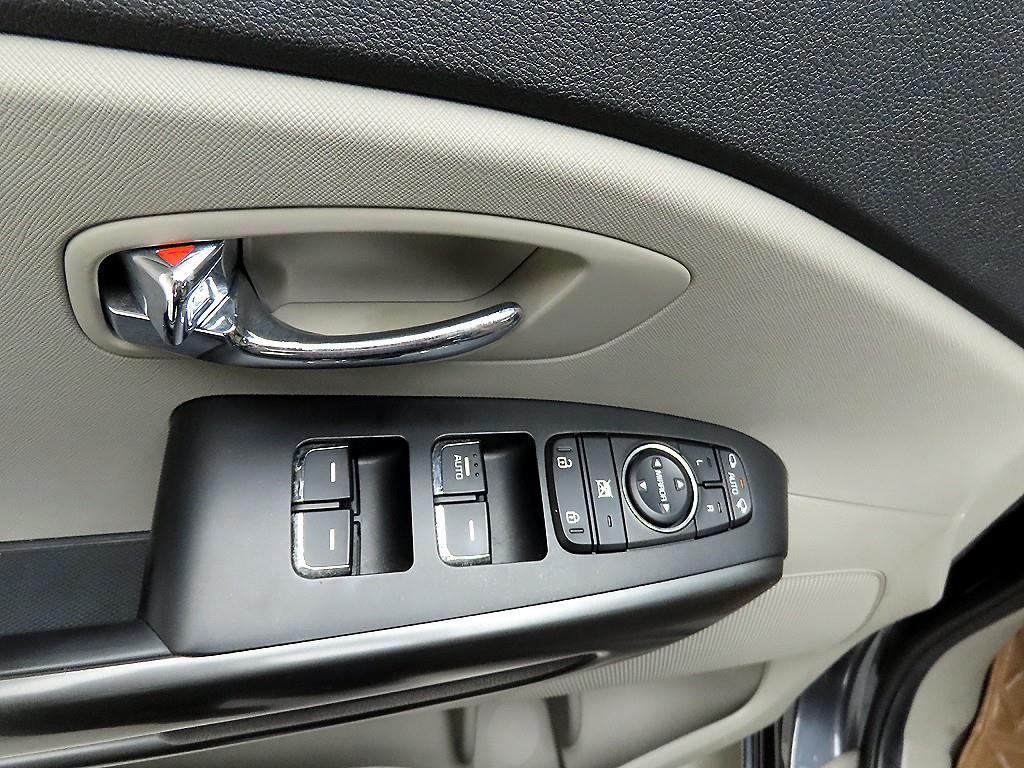 KIA Carnival - Vista 11