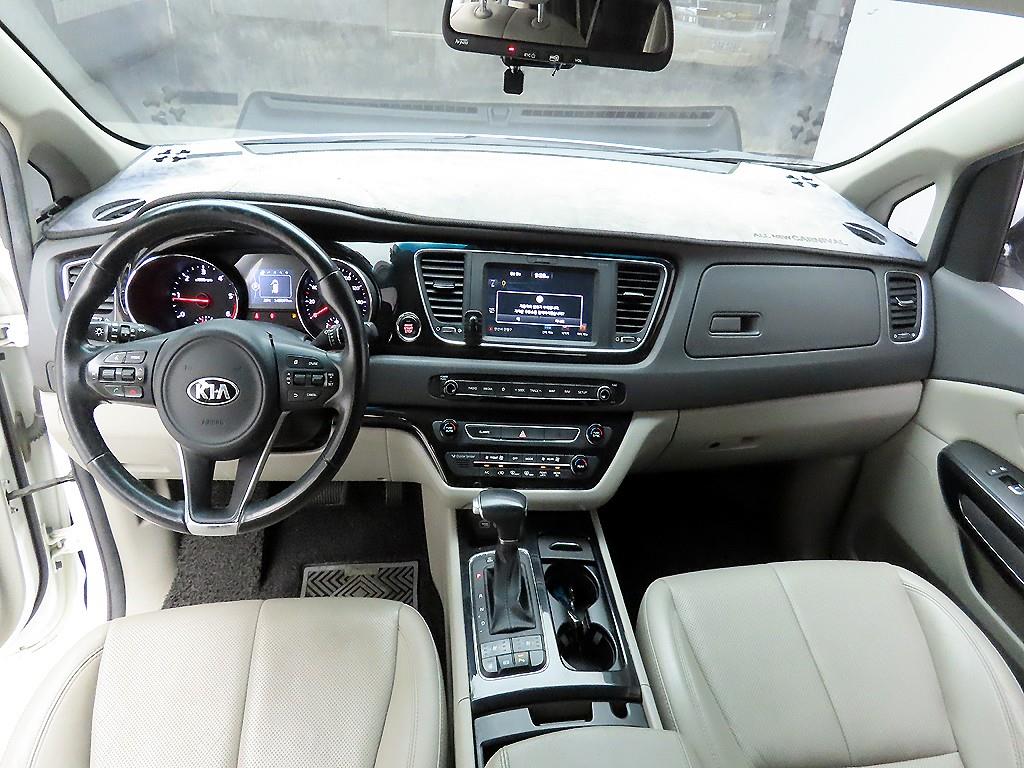 KIA Carnival - Vista 8