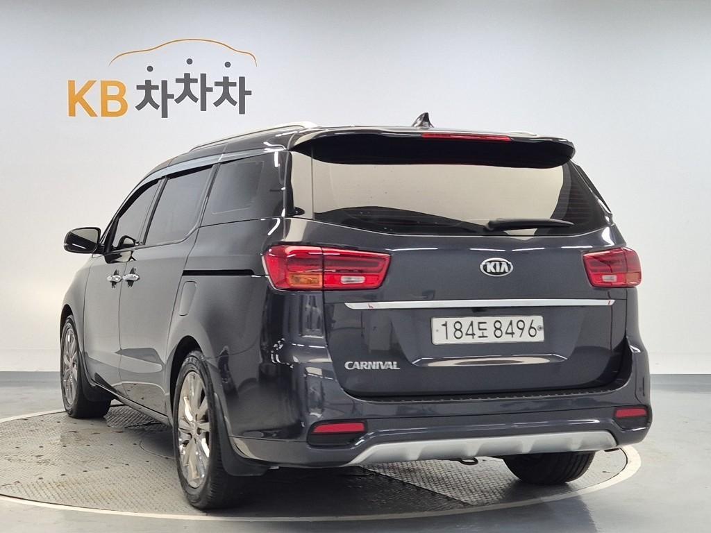 KIA Carnival - Vista 2