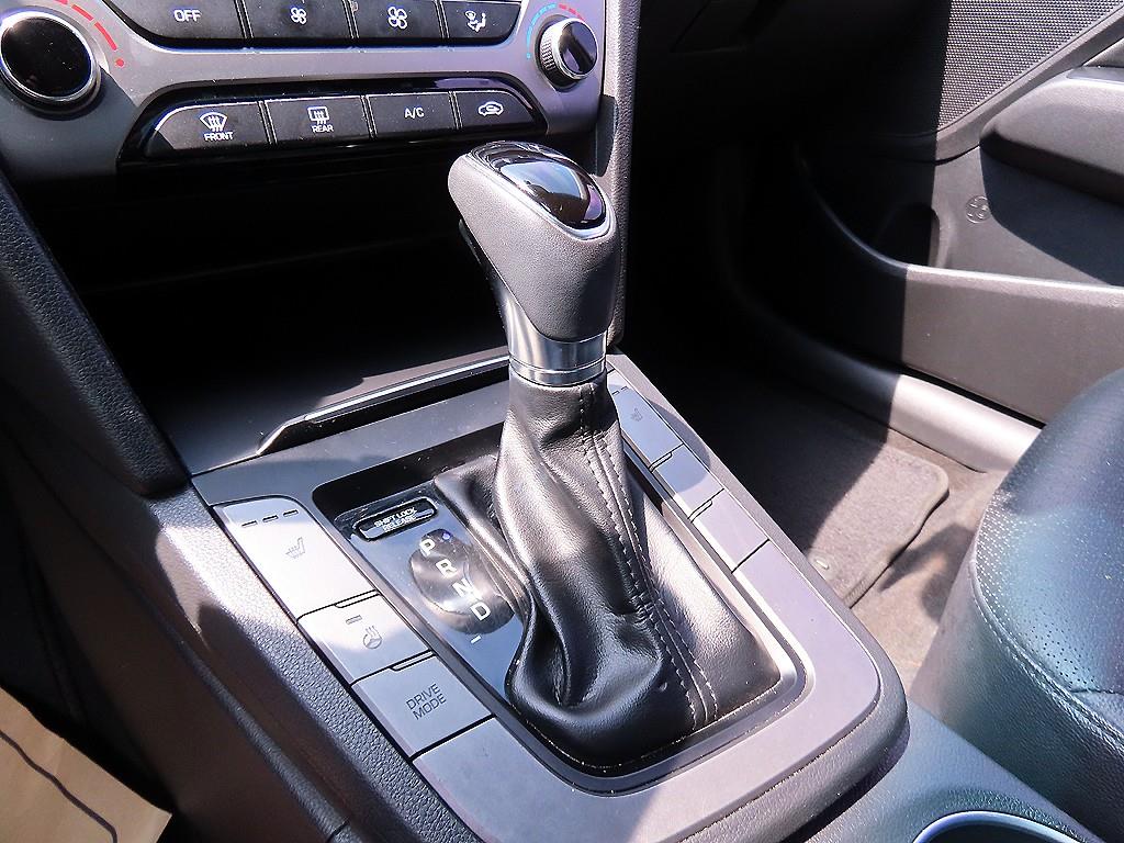 HYUNDAI Avante - Vista 11