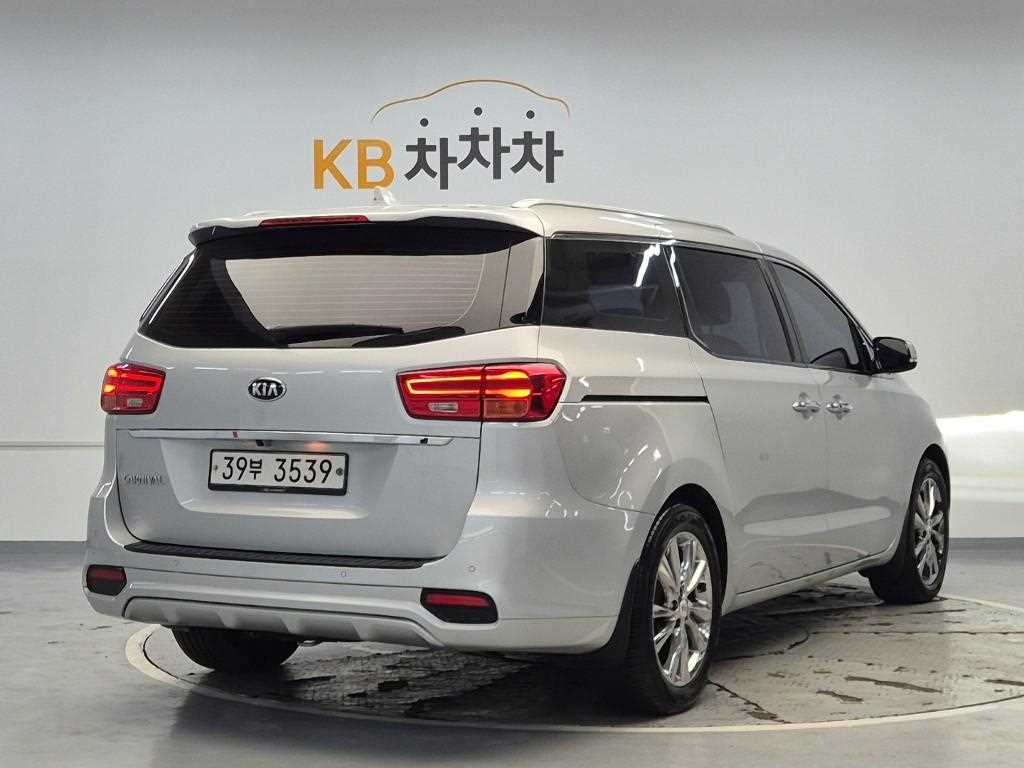 KIA Carnival - Vista 3