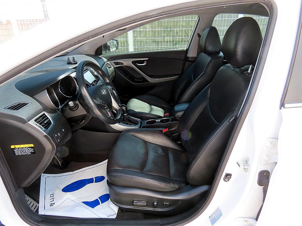 HYUNDAI Avante - Vista 5