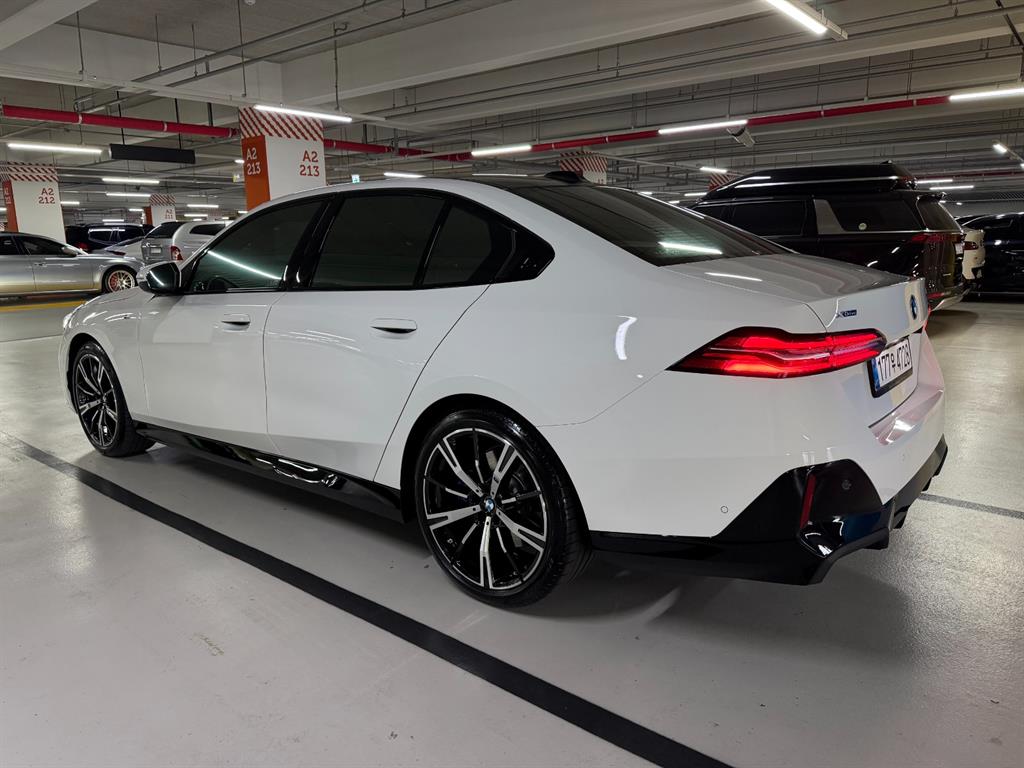BMW 5 Series - Vista 4