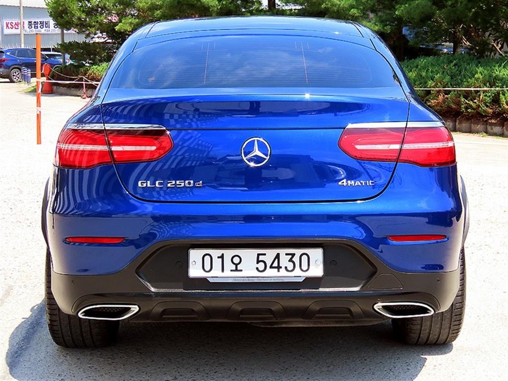 Mercedes Benz GLC Class - Vista 4