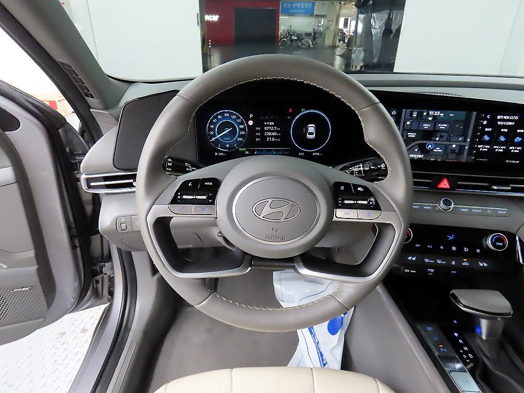 HYUNDAI Avante - Vista 9