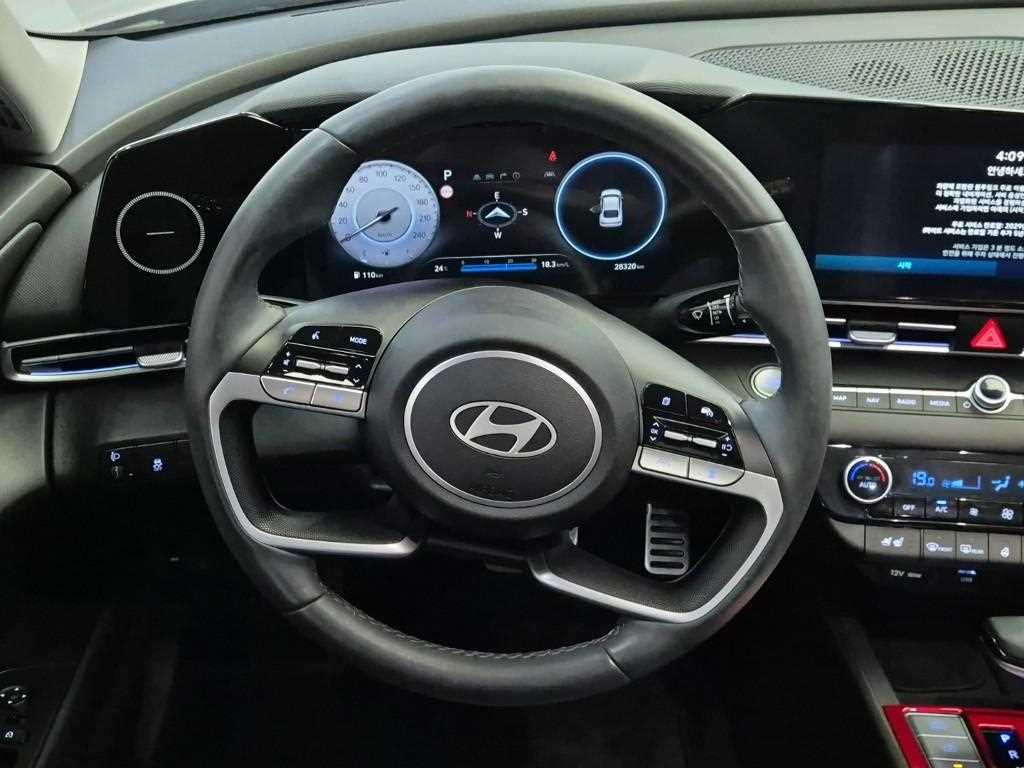 HYUNDAI Avante - Vista 9