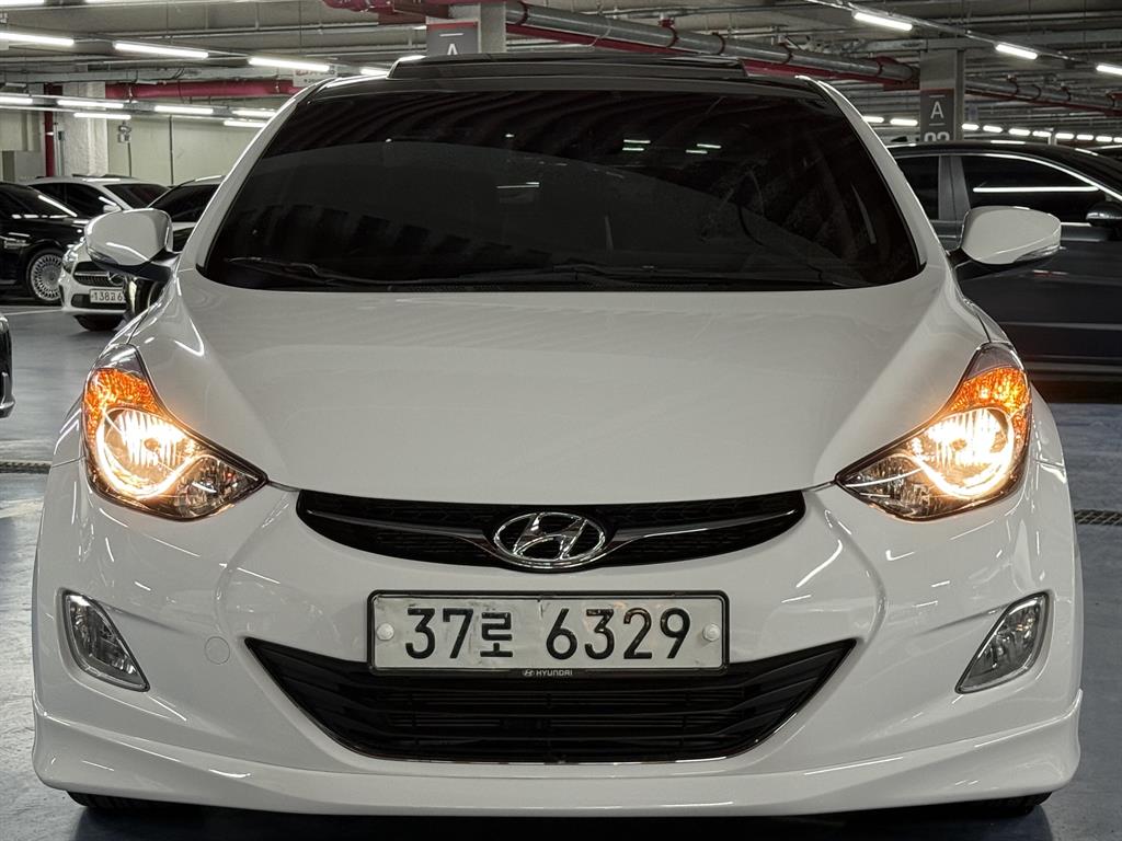 HYUNDAI Avante - Vista 2