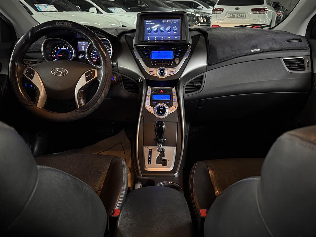 HYUNDAI Avante - Vista 8