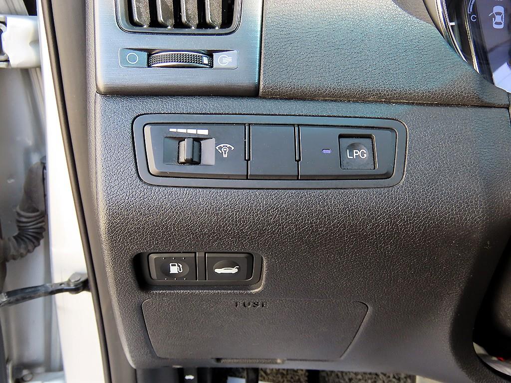 HYUNDAI Sonata - Vista 12