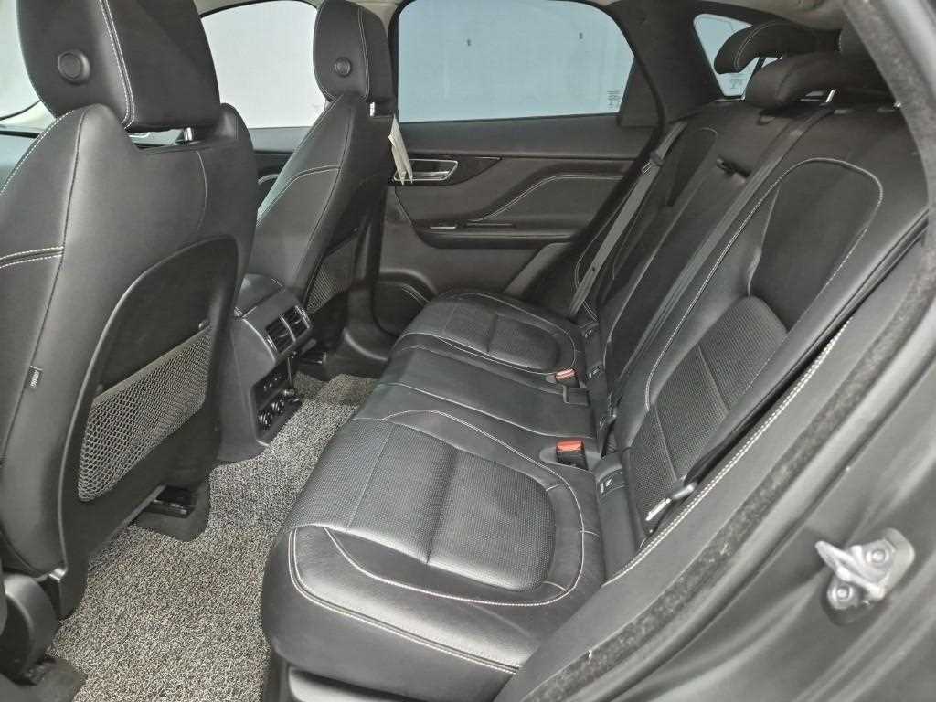 Jaguar F-PACE - Vista 12