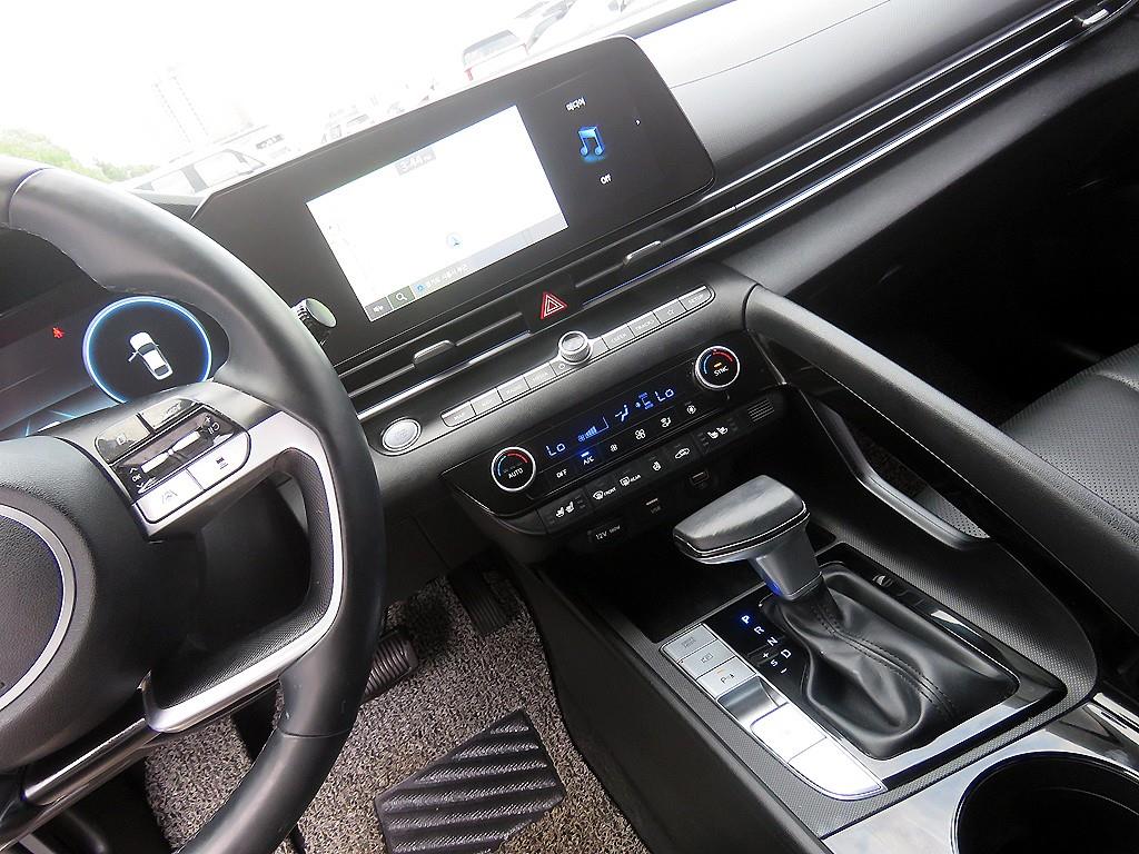 HYUNDAI Avante - Vista 12