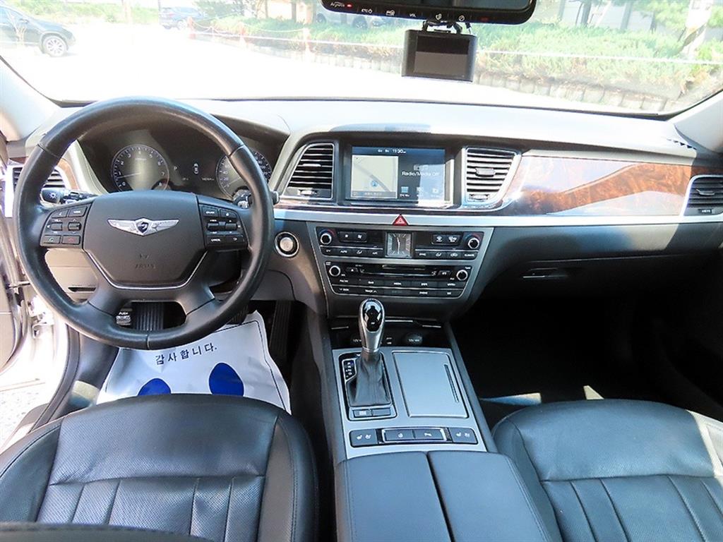 HYUNDAI Genesis - Vista 7