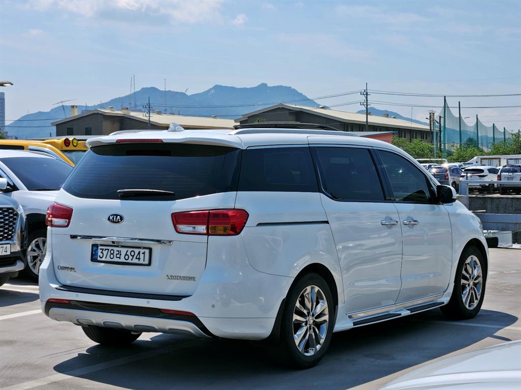 KIA Carnival - Vista 6