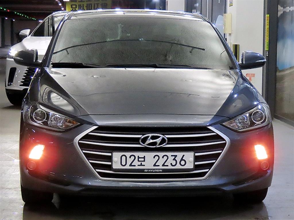 HYUNDAI Avante - Vista 2